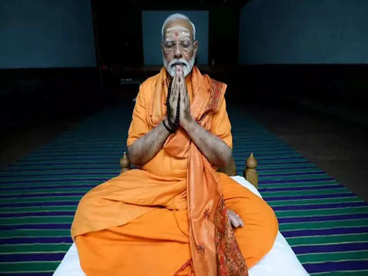 modi meditationq1.jpg