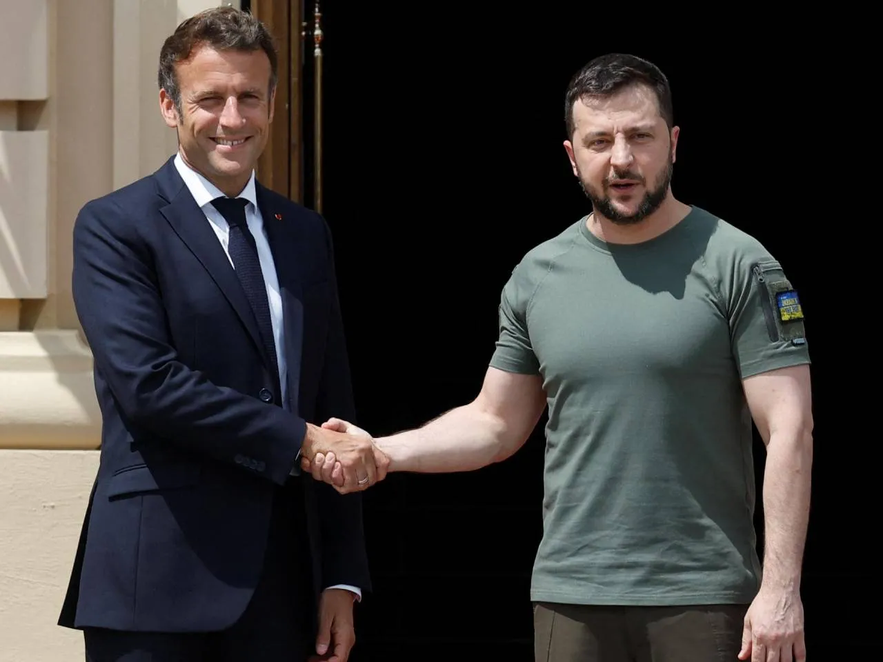 zelensky france.jpg