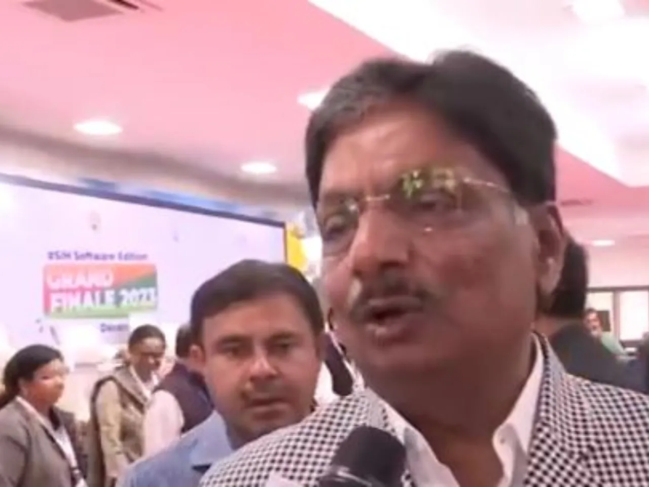 gujarat minister.jpg