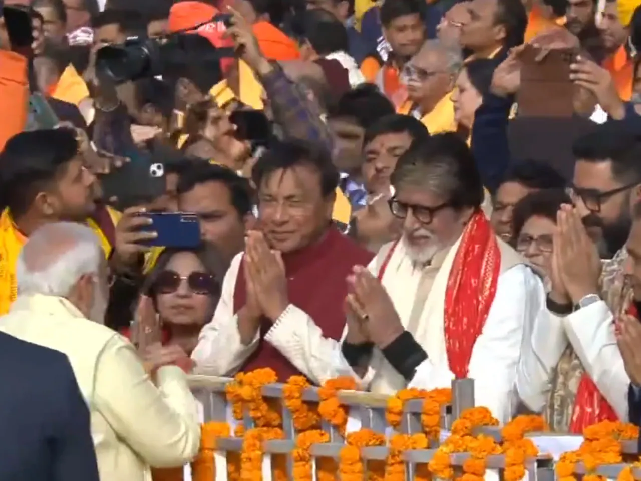 modi amitav baccan.jpg