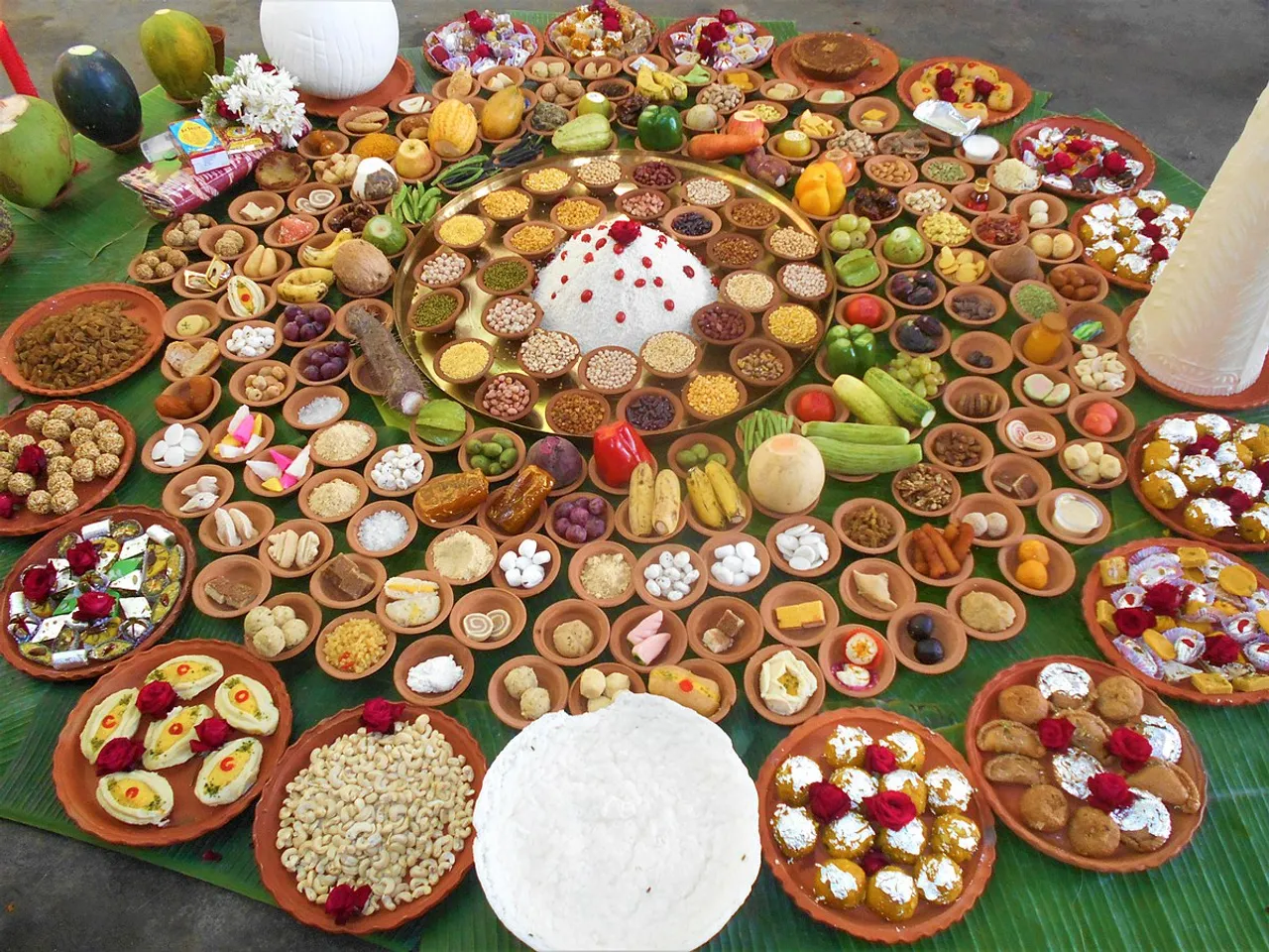 1200px-Bhog,decorated_sweets_and_food_in_Shakta_rash_3.jpg