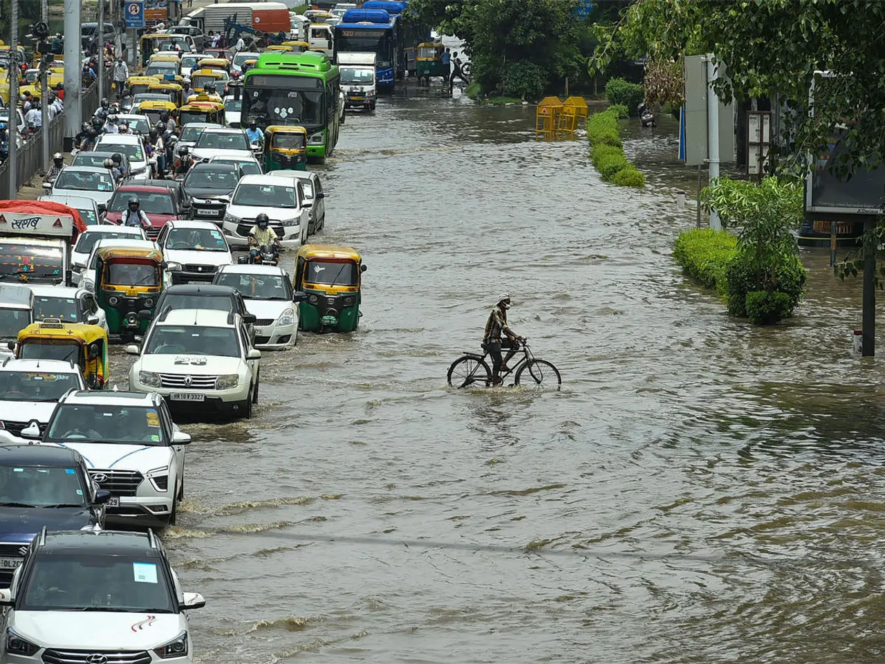 heavy-rain-lashes-parts-of-delhi-ncr.jpg