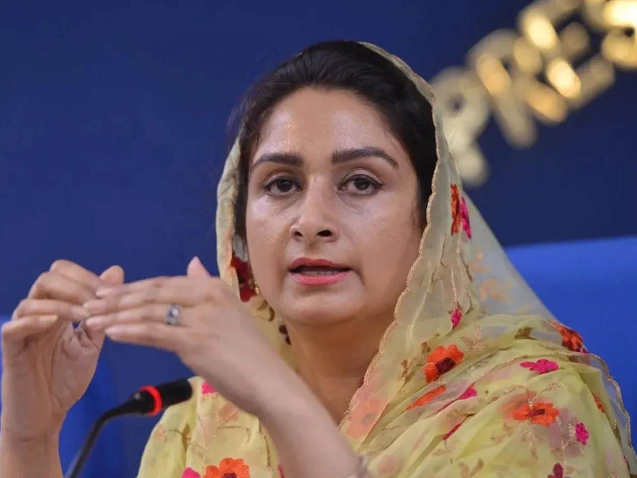 harsimrat kaur badal hj.jpg