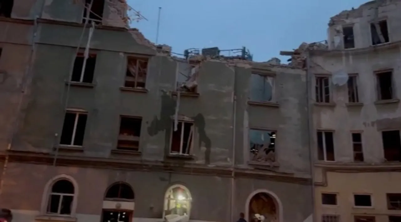 মক,ন্মন্ন