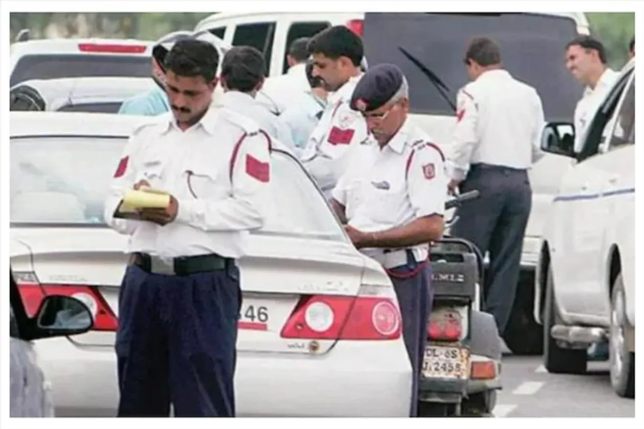 পাঁচ দিনে ৯০০ জনেরও বেশি লোককে জরিমানা দিল্লি ট্র্যাফিক পুলিশের