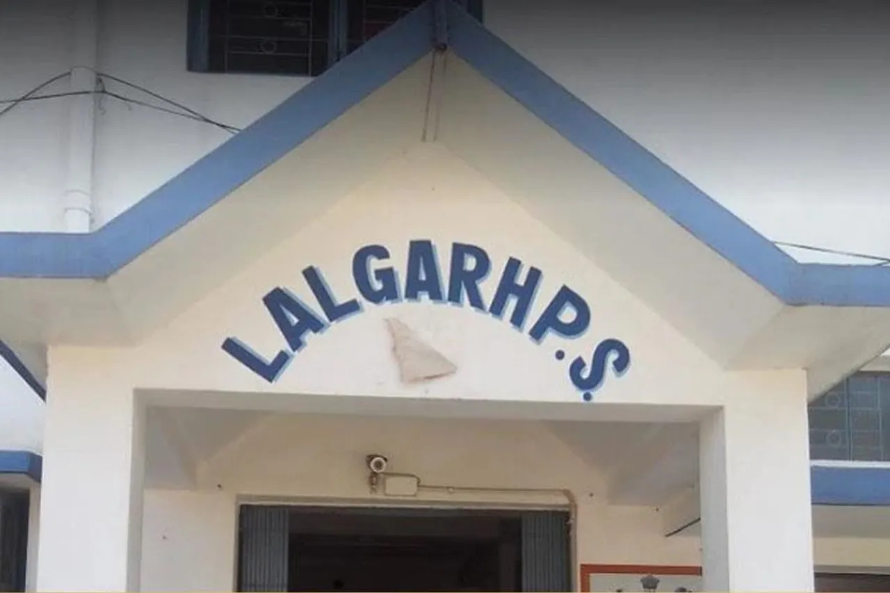 অস্ত্রসহ এক দুষ্কৃতীকে গ্রেফতার করল লালগড় থানার পুলিশ