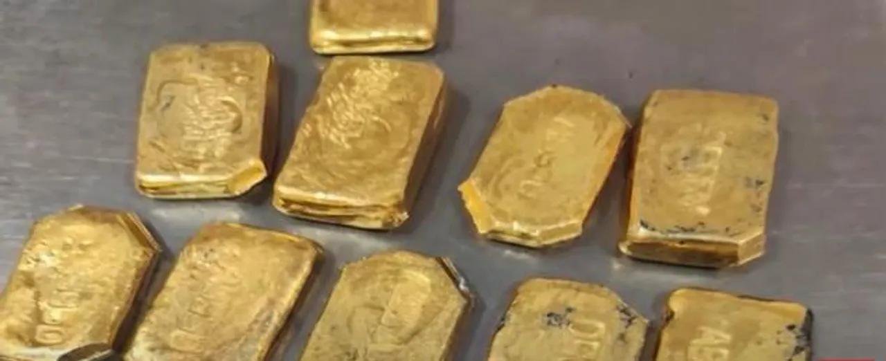 বেল্টের মধ্যে ভরে সোনা পাচার, আটক ১