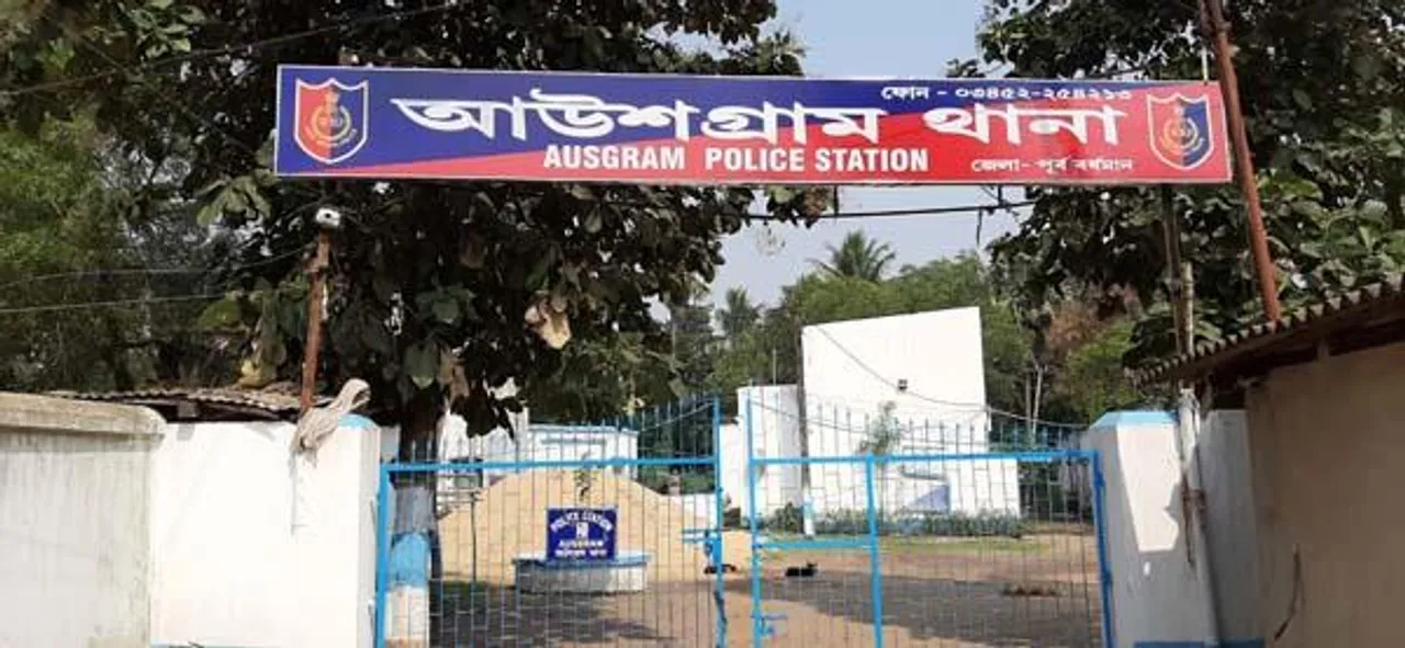 আউশগ্রাম টোলে দুষ্কৃতী হামলা!