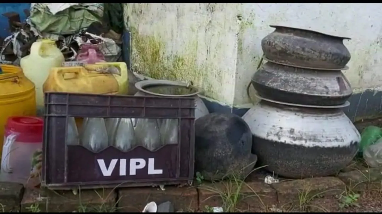 চোলাই মদ ও চোলাই তৈরীর সরঞ্জাম সহ গ্রেফতার ব্যক্তি