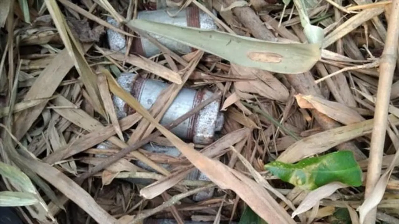 মির্জাপুরে উদ্ধার ২১ টি সকেট বোমা