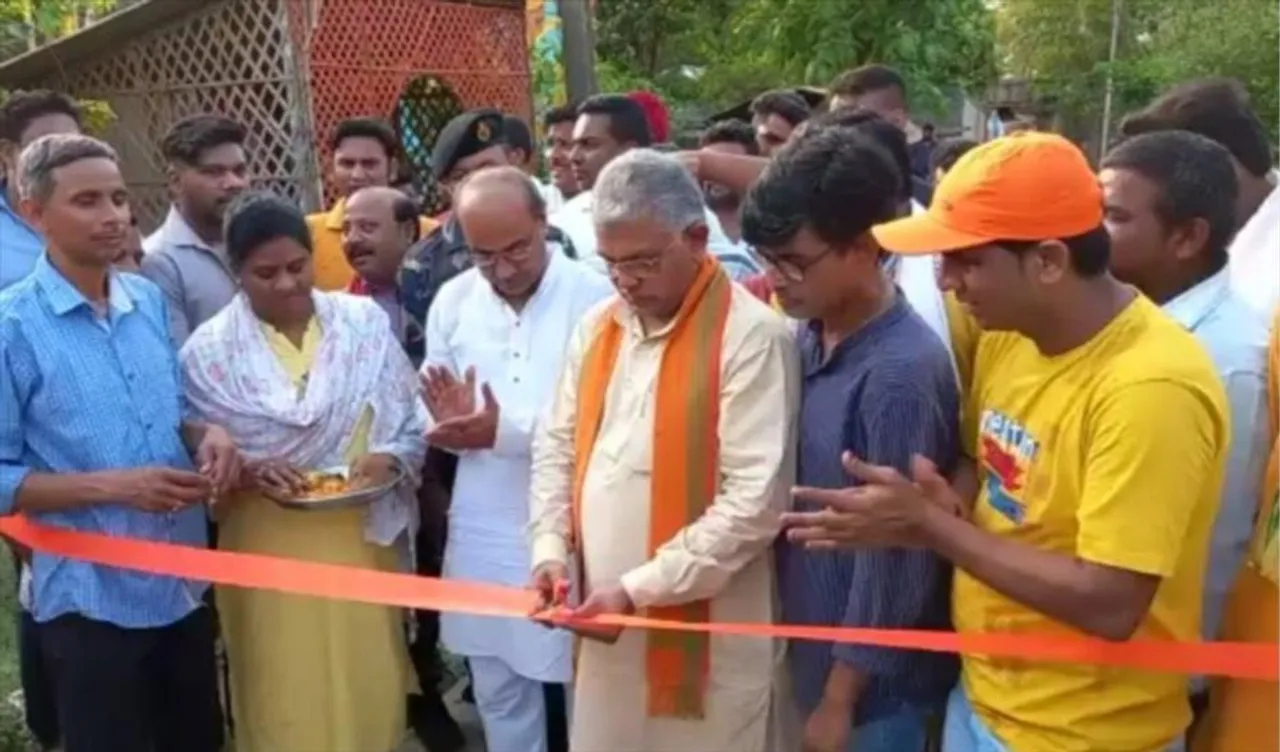 মেদিনীপুর শহরে মুখ্যমন্ত্রীর প্রশাসনিক বৈঠক চলাকালীন একাধিক কর্মসূচি দিলীপ ঘোষের