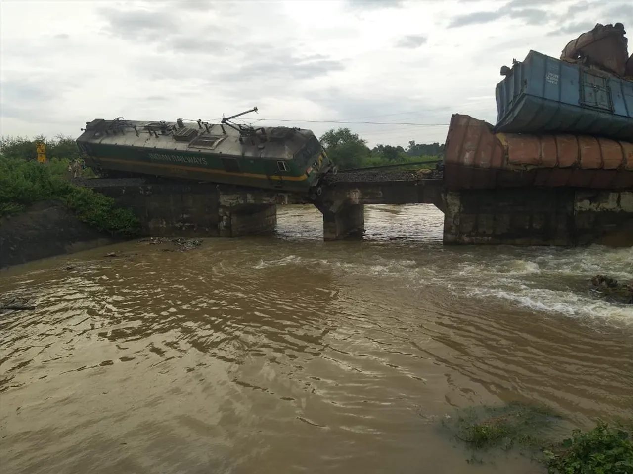 ওড়িশায় লাইনচ্যুত হল ট্রেন