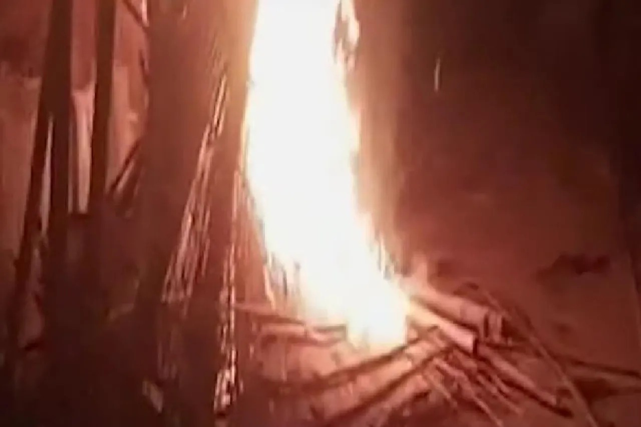 দিনহাটায় বিজেপির মণ্ডল সহ-সভাপতির বাড়িতে আগুন লাগানো হয়েছে