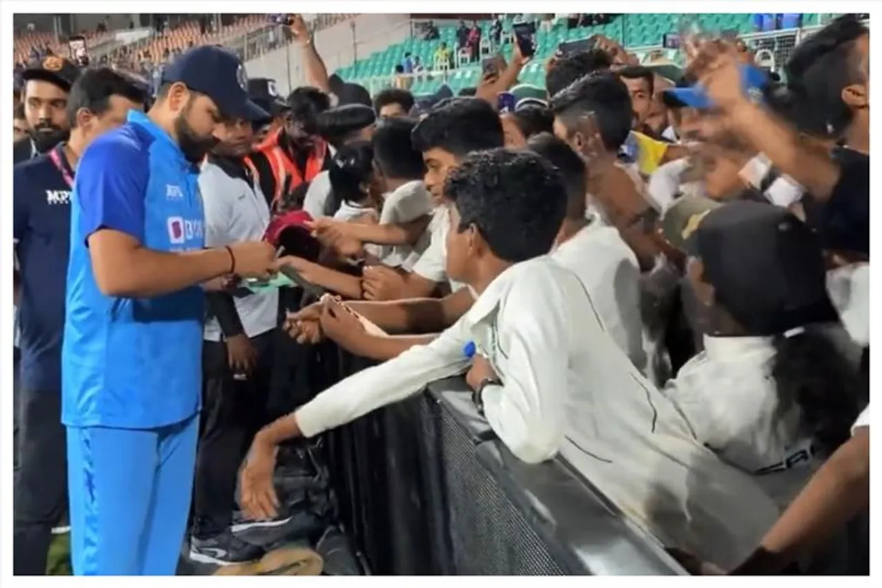 ভক্তদের আবদার রাখলেন রোহিত শর্মা