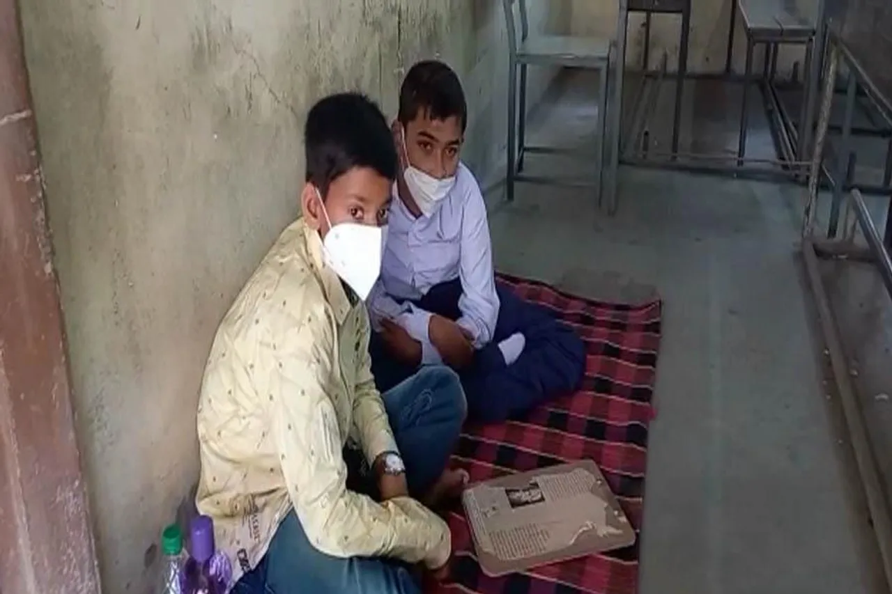 প্রতিবন্ধকতা কাটিয়ে প্রবেশ পরীক্ষাকেন্দ্রে