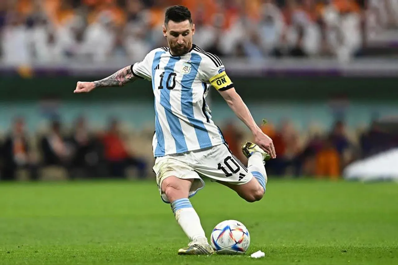 আরব সাগরের ১০০ ফুট গভীরে মেসির বিশাল কাট-আউট স্থাপন করল ভক্ত, দেখুন ভিডিও