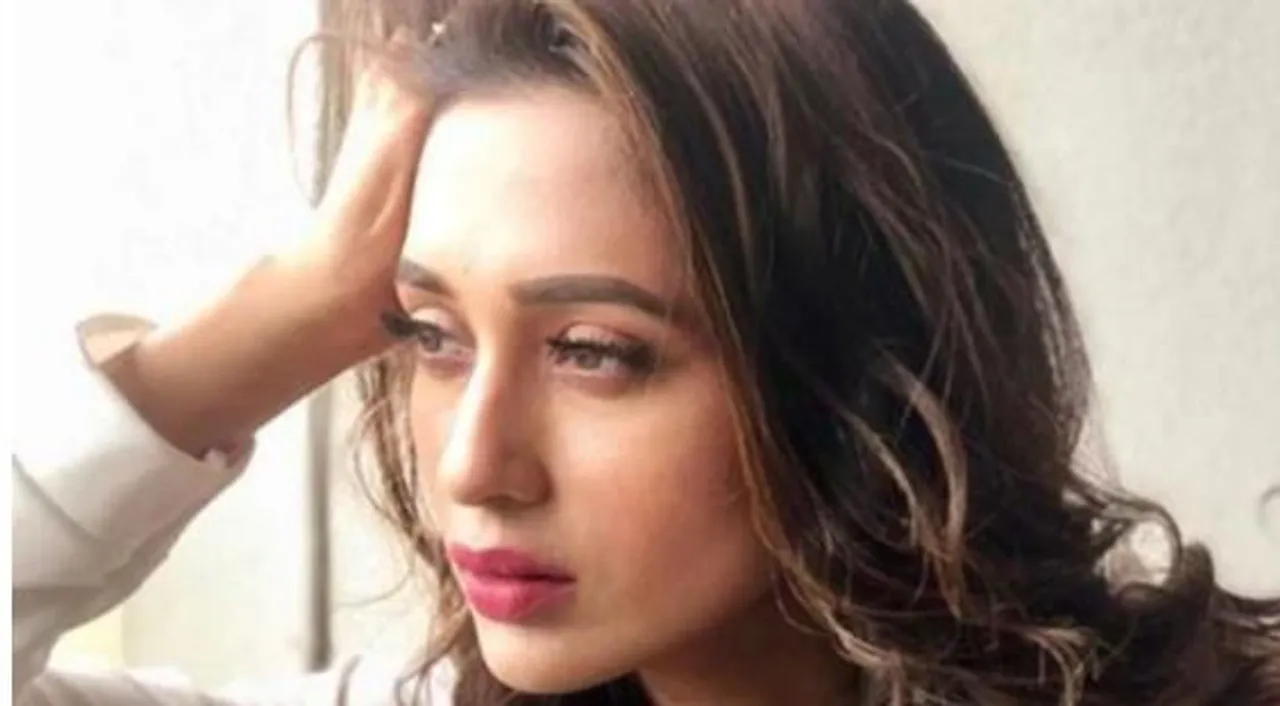 ট্রোলড ‘এমপি ম্যাডাম’ মিমি