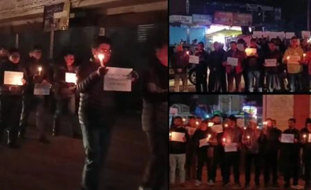 কাশ্মীরি পণ্ডিত সঞ্জয় শর্মাকে হত্যার প্রতিবাদে মোমবাতি মিছিল পুলওয়ামায়