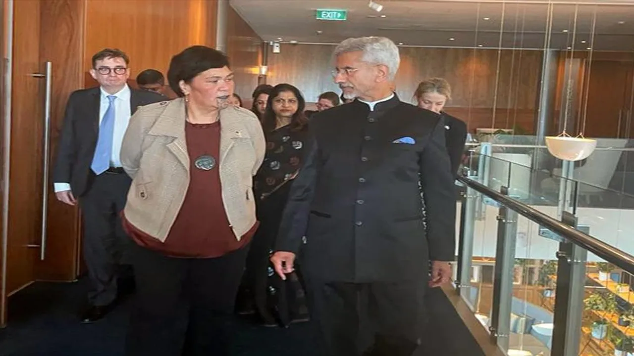 শিক্ষার্থীদের ভিসা সমস্যার কথা তুলে ধরলেন বিদেশমন্ত্রী