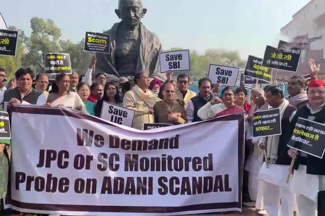 আদানি ইস্যু নিয়ে গান্ধী মূর্তির কাছে প্রতিবাদ প্রদর্শন বিরোধীদের