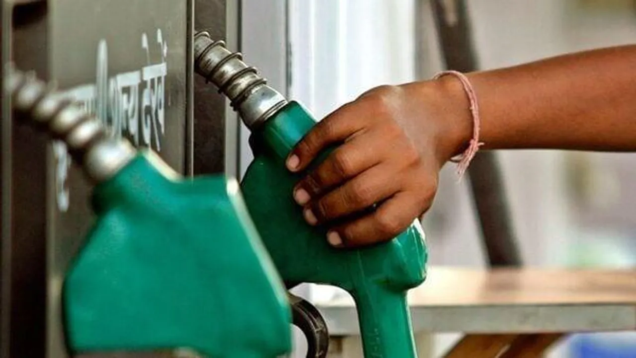 আজ কোথায় কোথায় বাড়ল জ্বালানী তেলের দাম?