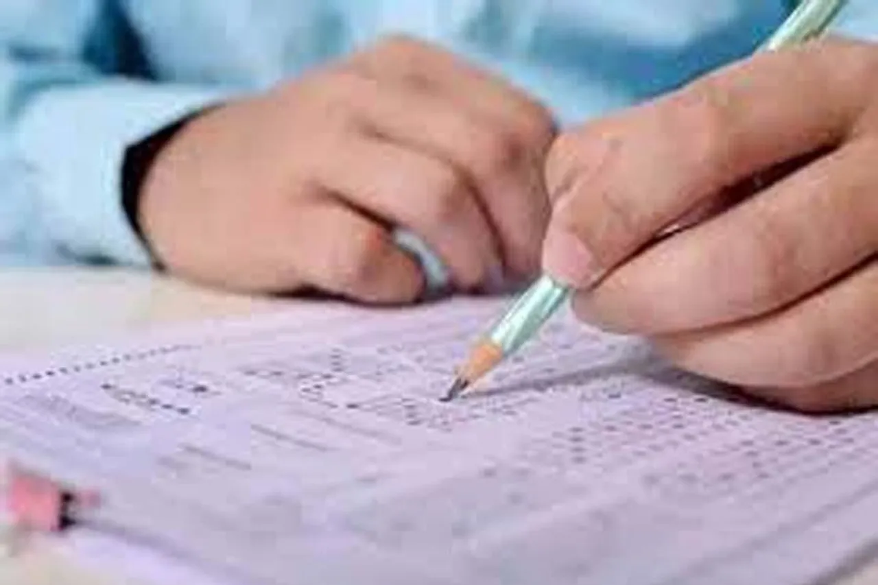 সরকারি চাকরি সহজে পেতে গুরুত্ব দিন এই টপিক গুলিতে