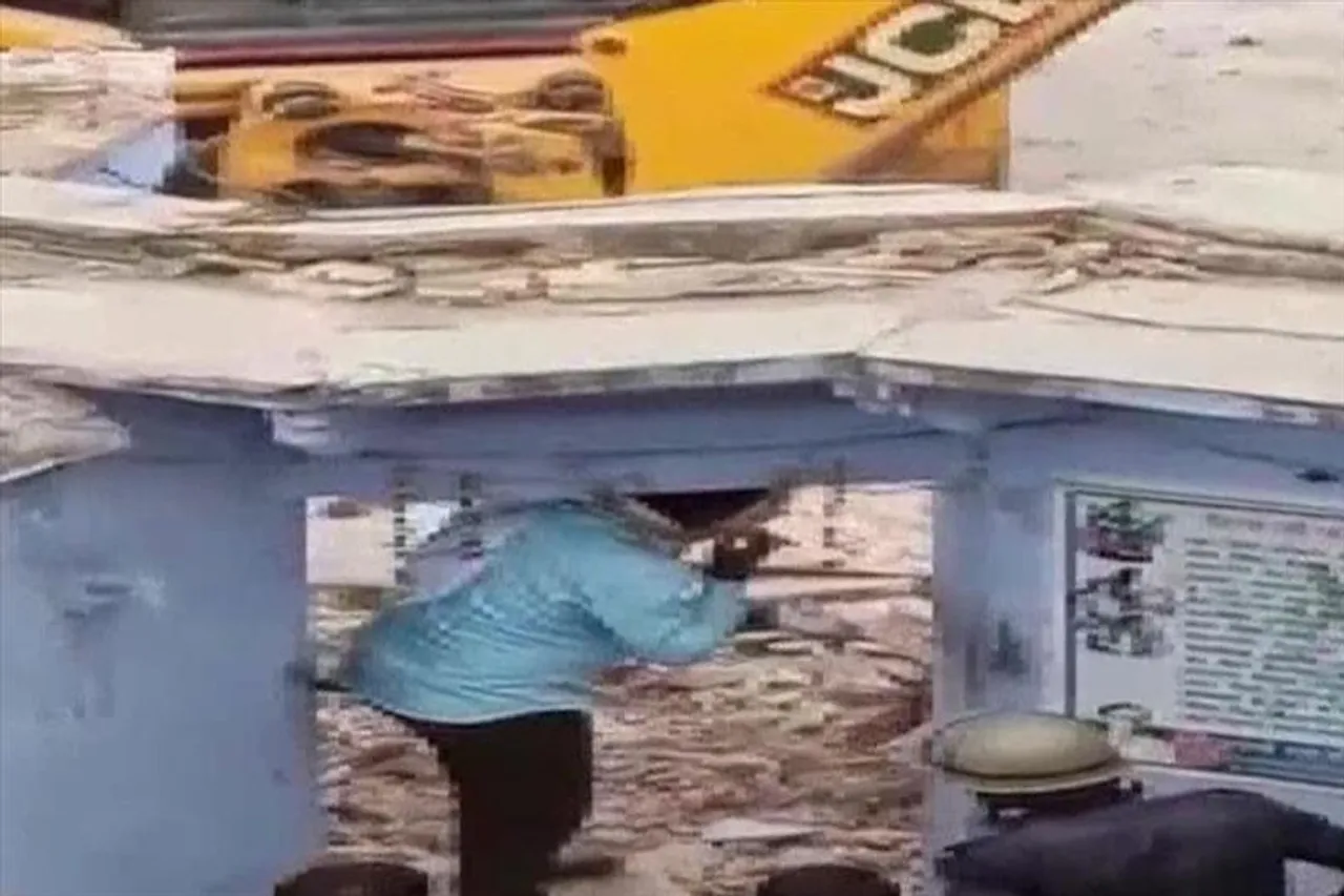 বুলডোজার দিয়ে ভাঙা হল মন্দির