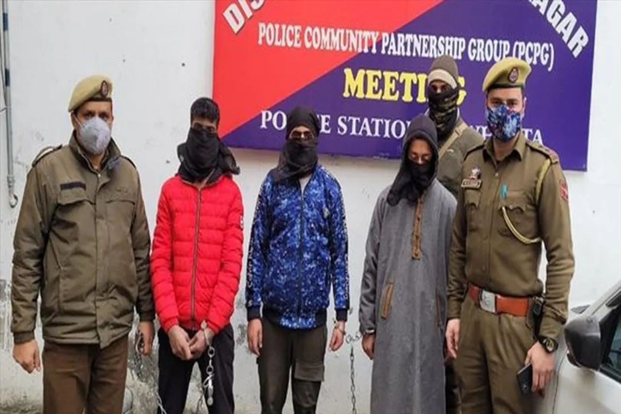 অ্যাসিড হামলার অভিযোগে গ্রেফতার ৩