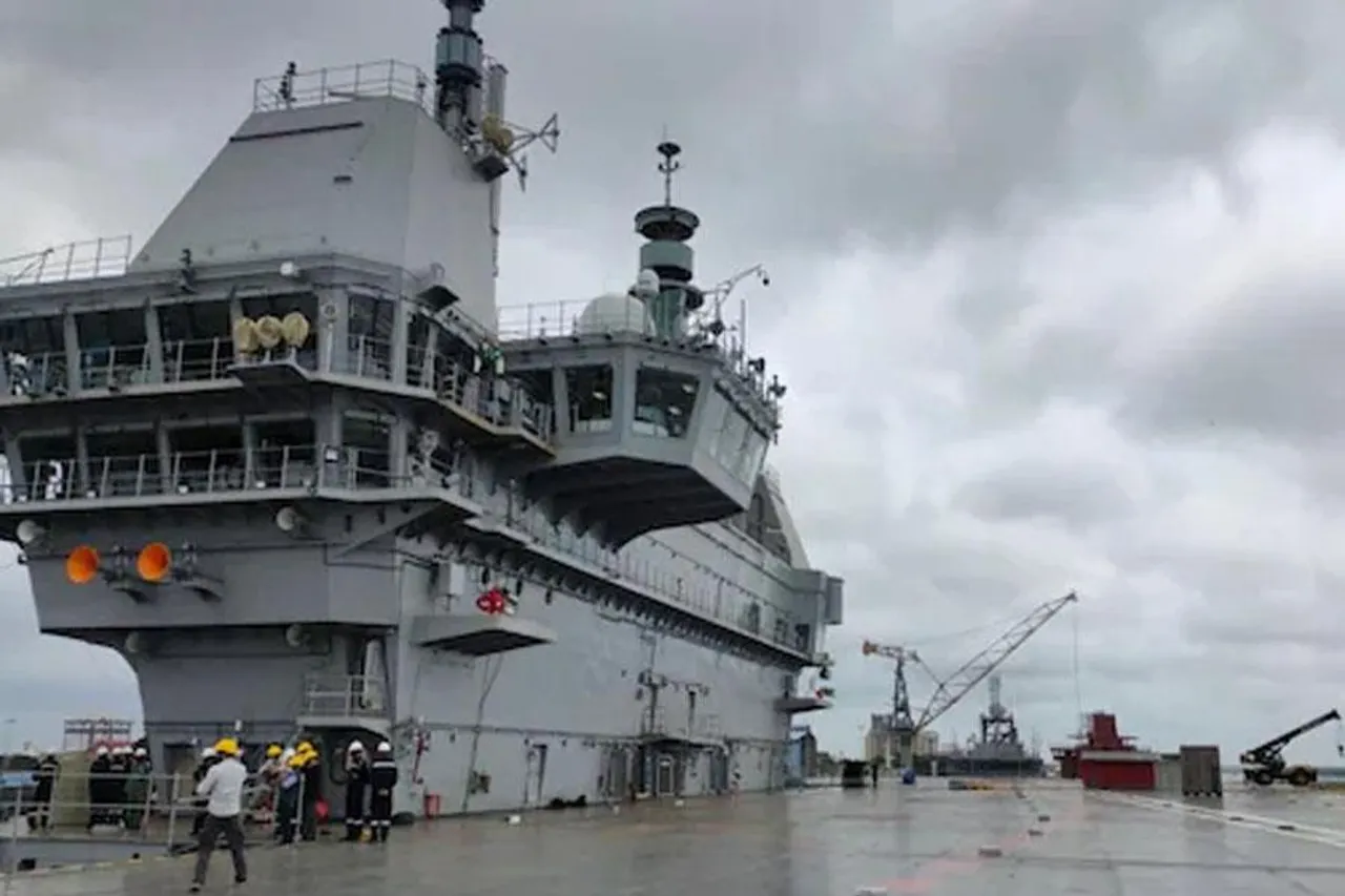 অপেক্ষার অবসান ঘটিয়ে সমুদ্রে নামল 'INS Vikrant'