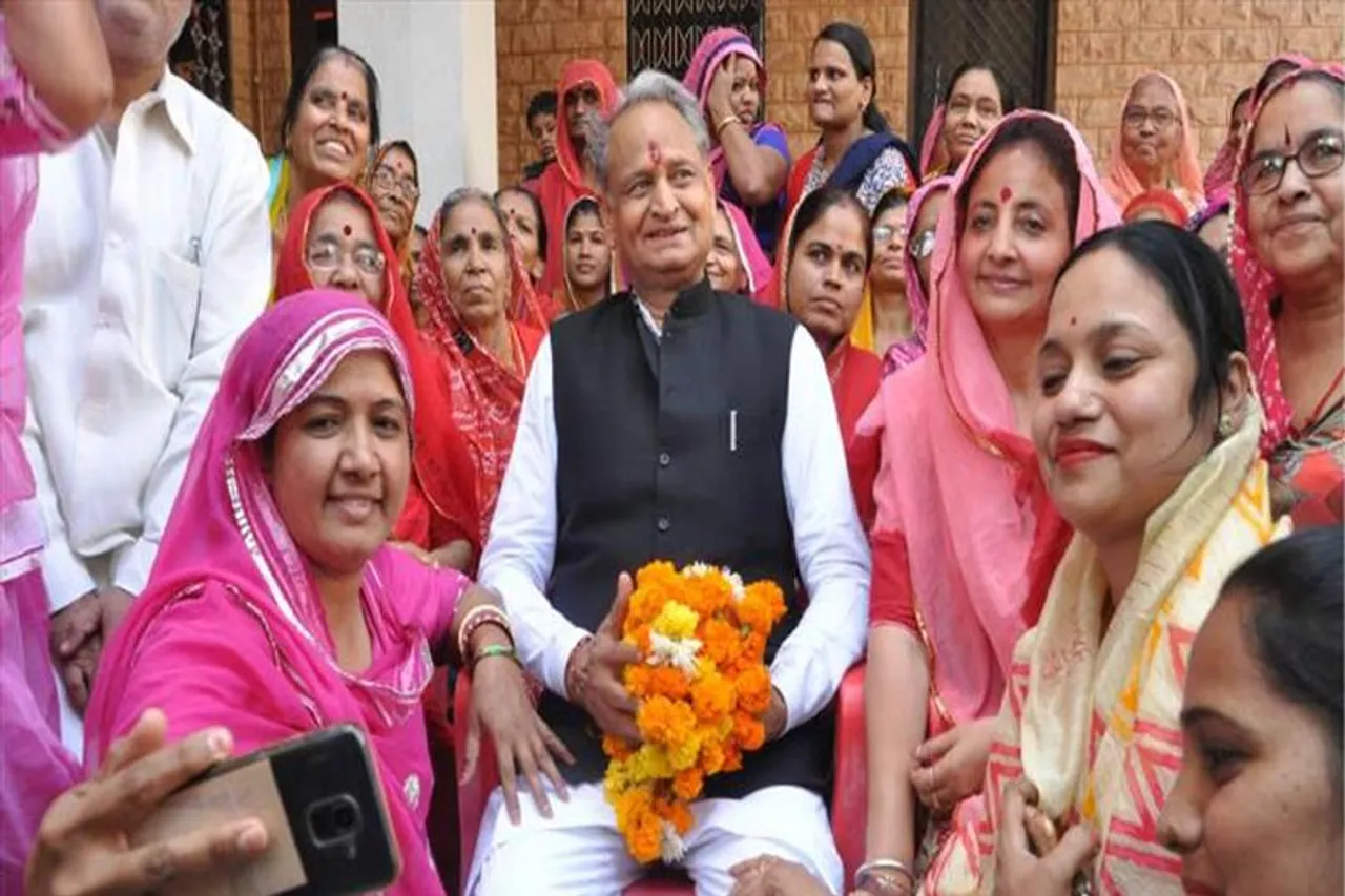 স্ট্যাম্প পেপারে মহিলাদের বিক্রির অভিযোগ নিয়ে কী বললেন মুখ্যমন্ত্রী?