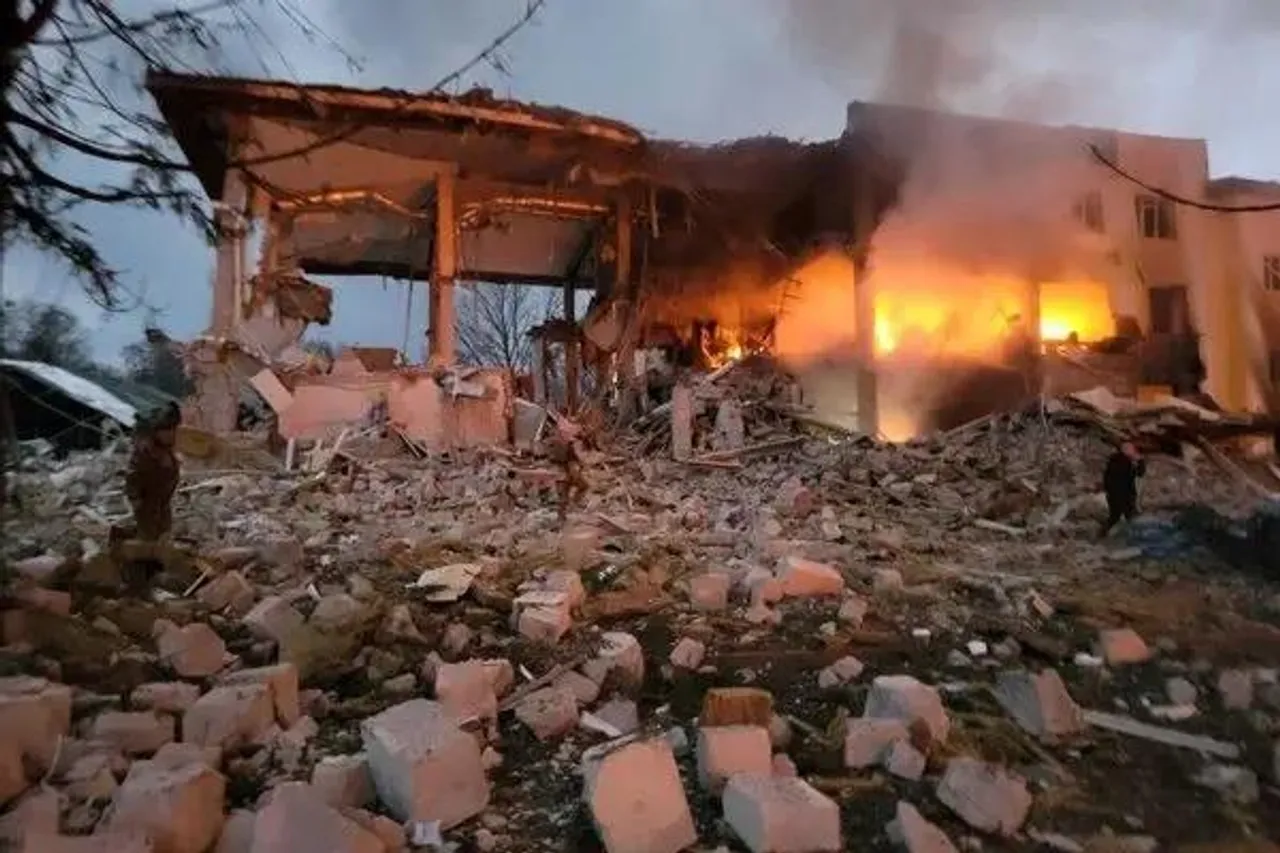 রাতভর বোমাবর্ষণ রাশিয়ার