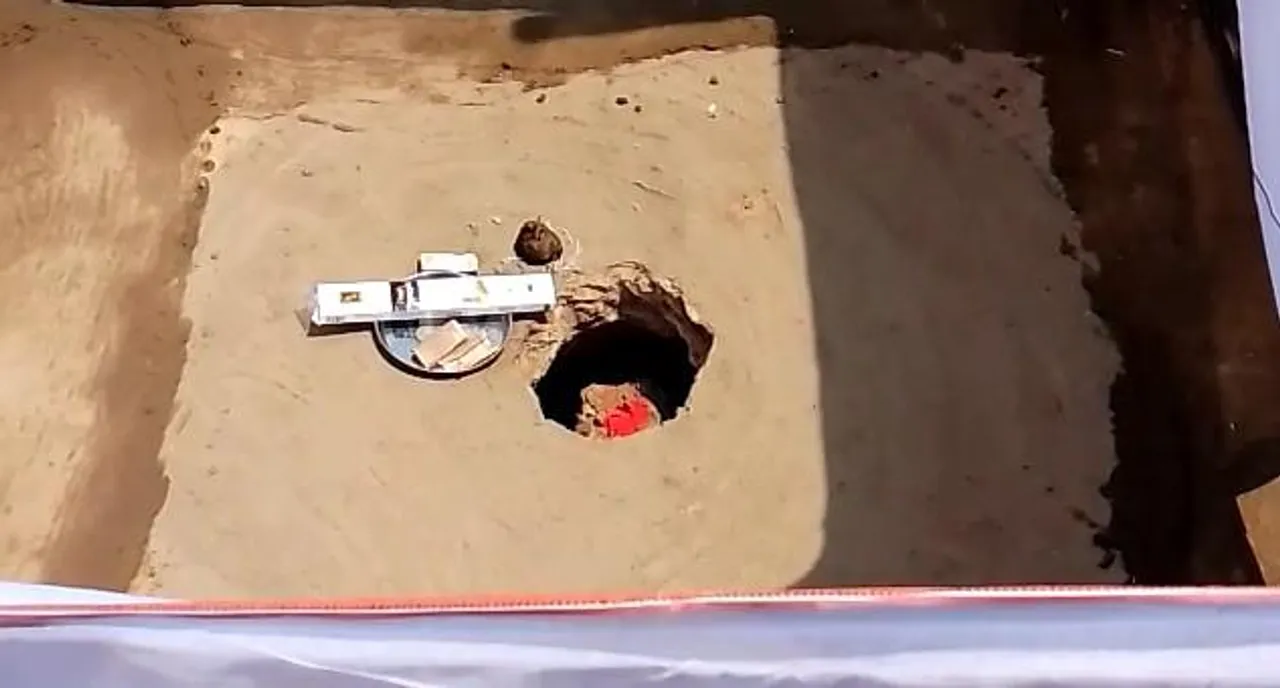 মাটির নীচ থেকে উঠে এলেন মহাদেব, চাঞ্চল্য ঝাড়গ্রামে