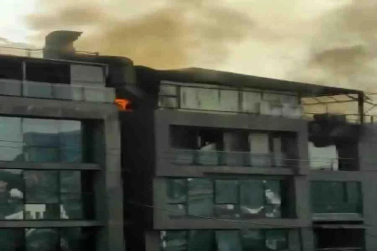 রেস্তরাঁয় আগুন, ভয়াবহ পরিস্থিতি