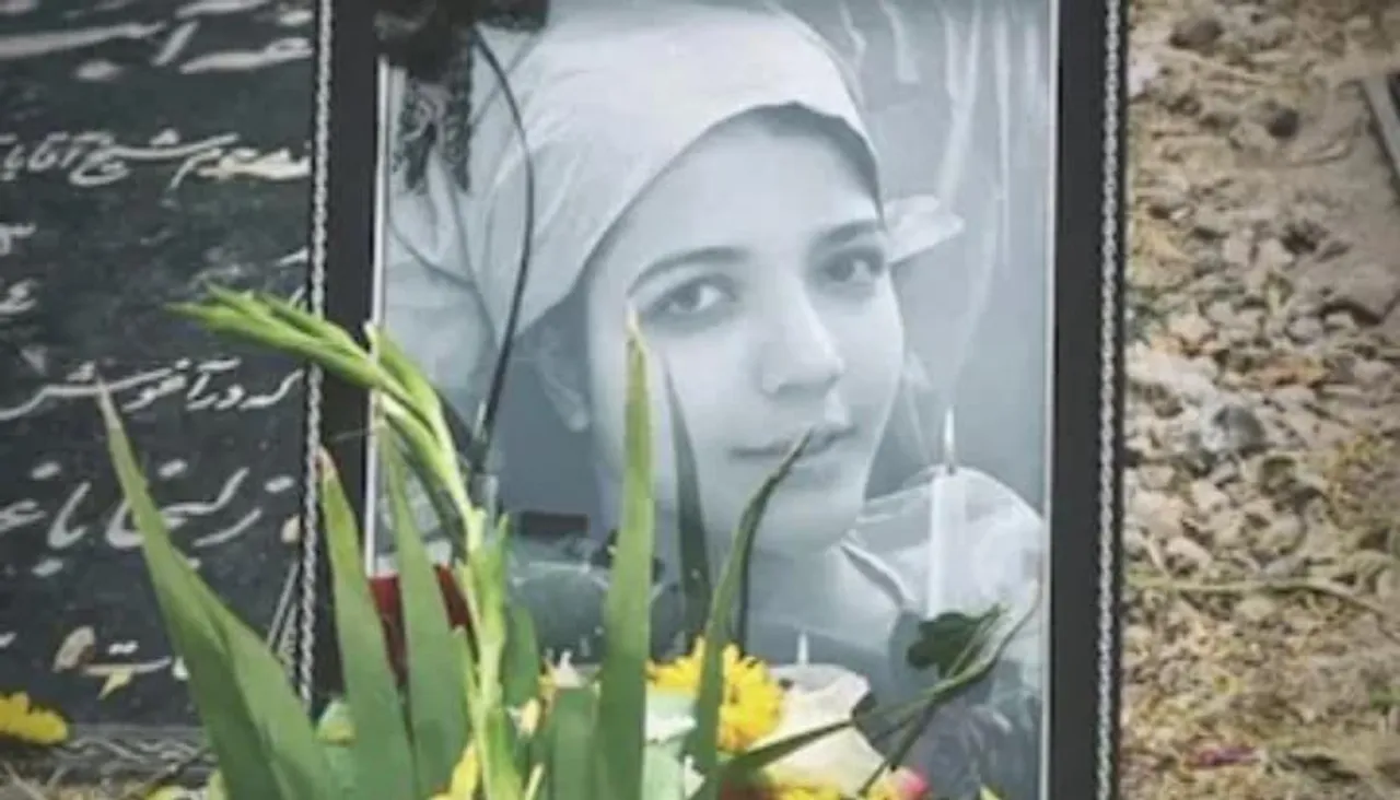 ইরানপন্থী সংগীত গাইতে অস্বীকার করায় নিরাপত্তা বাহিনীর হাতে নিহত স্কুলছাত্রী