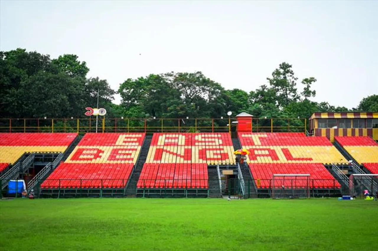 মাঠ ও লাল-হলুদ গ্যালারি নিয়ে ইমামি ইস্টবেঙ্গলের পোস্ট