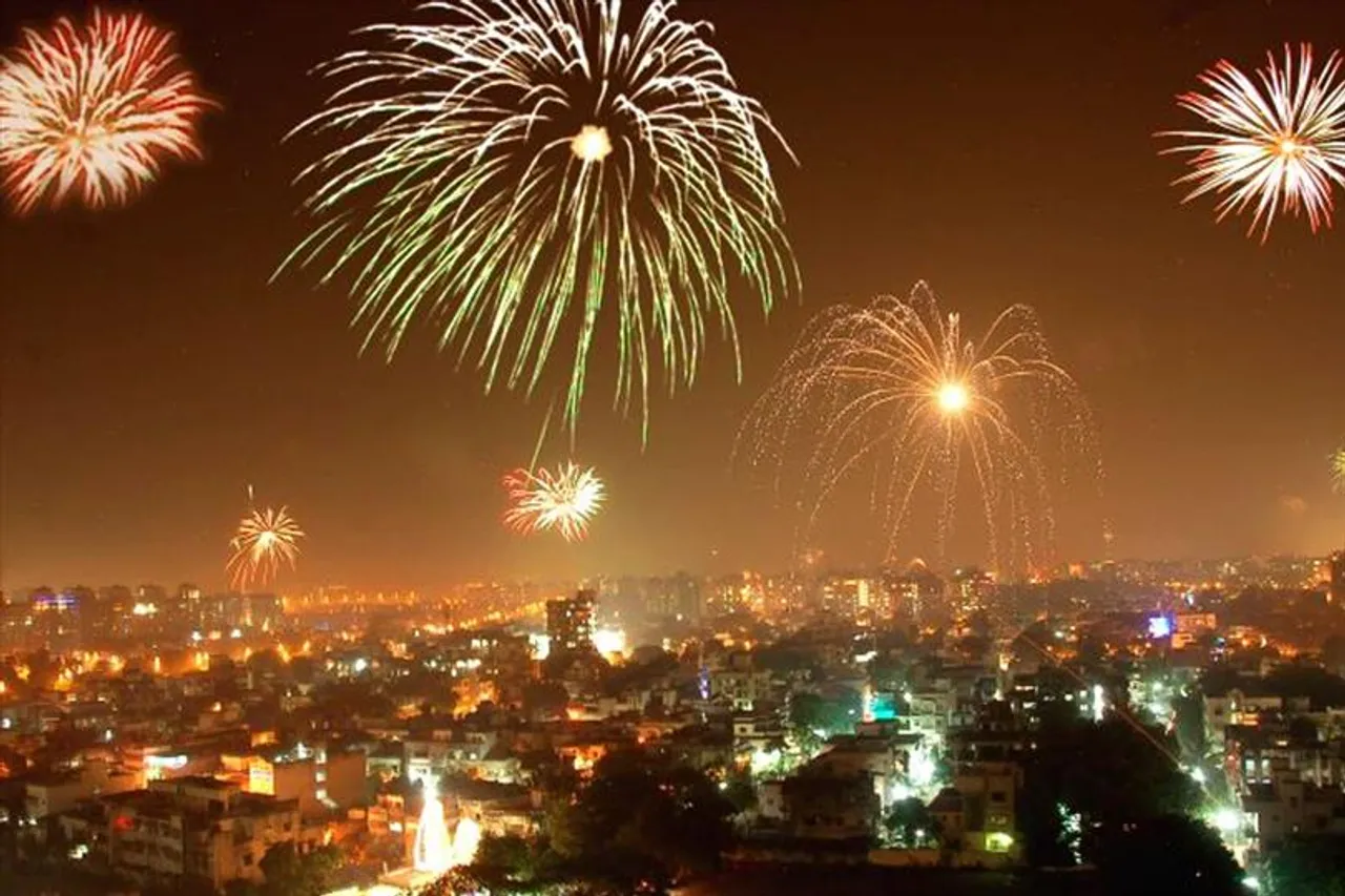 ৫ বছরে রেকর্ড সংখ্যক লোক বাজি ফাটাবে, বলছে সমীক্ষা