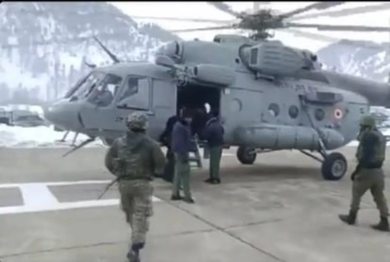 শ্রীনগরে অন্তঃসত্ত্বা মহিলাকে উদ্ধার করে হাসপাতালে নিয়ে গেল ভারতীয় সেনা