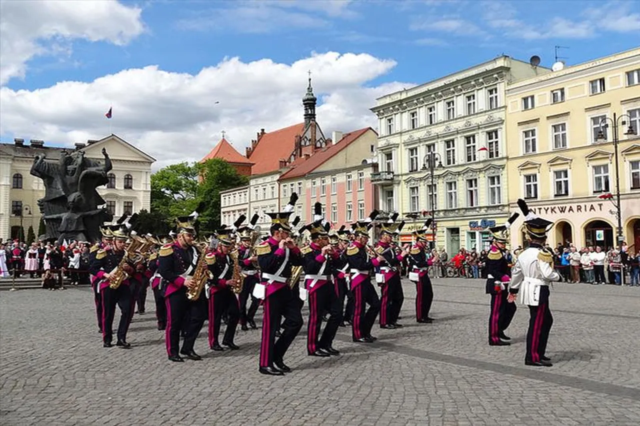 ৩রা মেঃ কন্সটিটিউশন বা সংবিধান দিবস