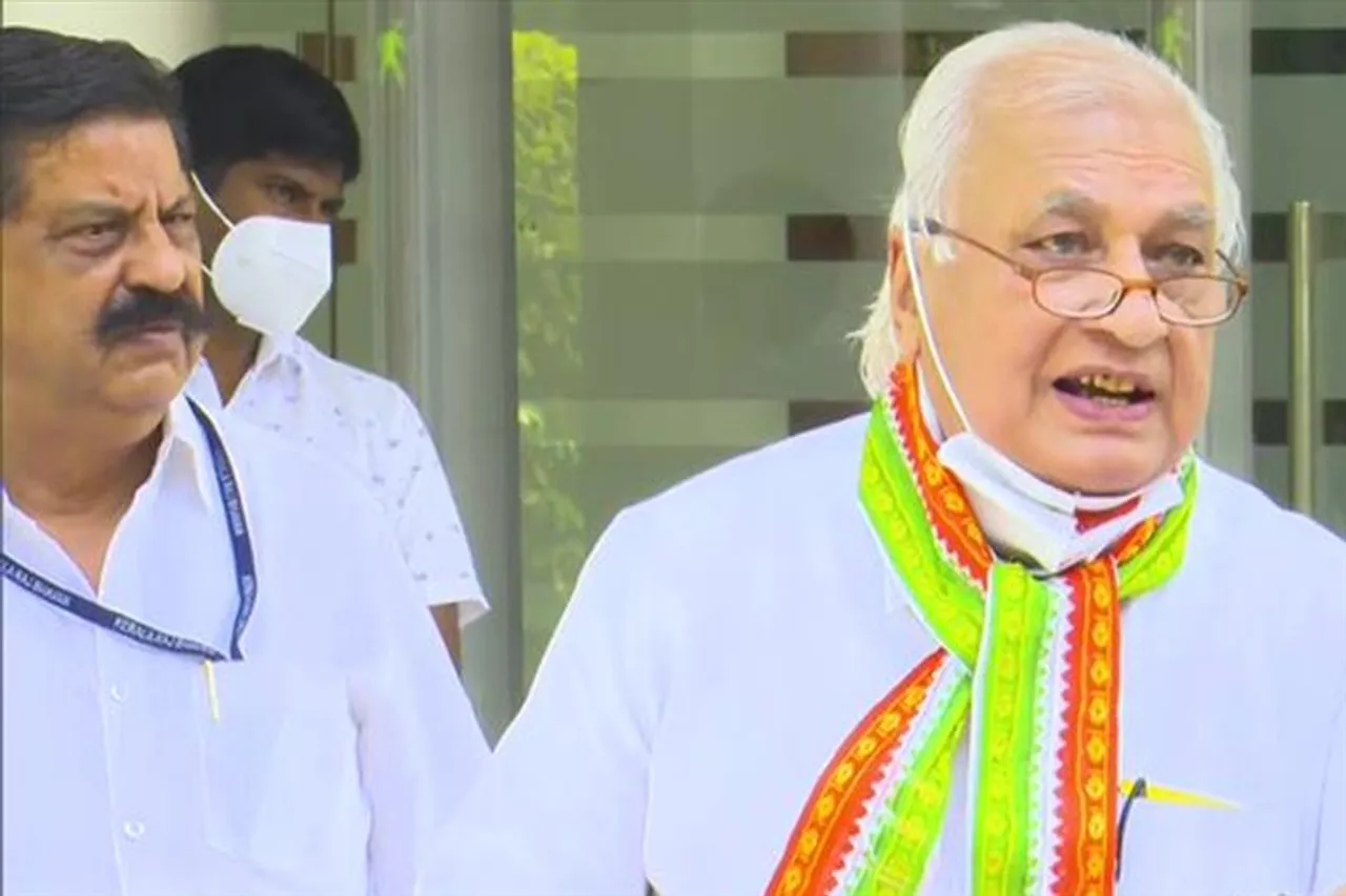 কোরানে ড্রেস কোডের উল্লেখ নেই, বললেন কেরালার রাজ্যপাল
