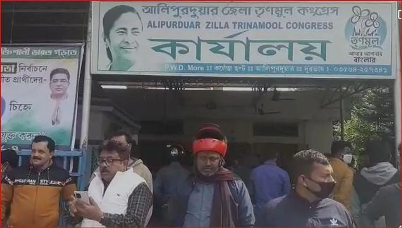 পৌরসভার নির্বাচনে মনোনয়ন পত্র জমা দিল আলিপুরদুয়ার তৃনমুল কংগ্রেসের পৌর প্রার্থীরা