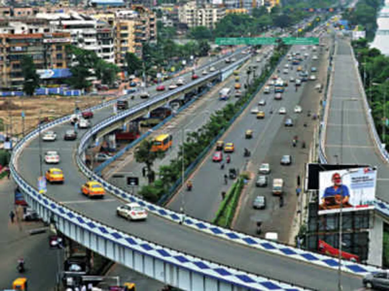 উল্টোডাঙা উড়ালপুলে ফাটল, বন্ধ যান চলাচল