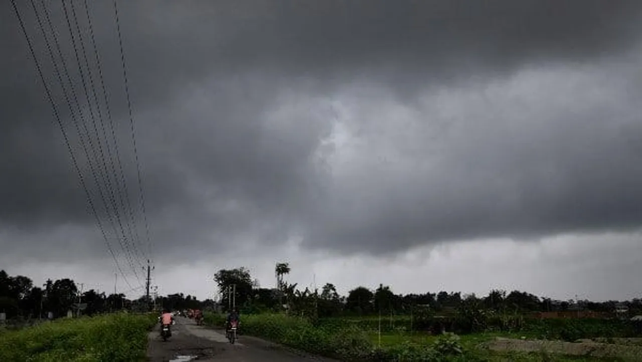 বৃহস্পতিবার থেকে দক্ষিণবঙ্গে আবহাওয়ার পরিবর্তন