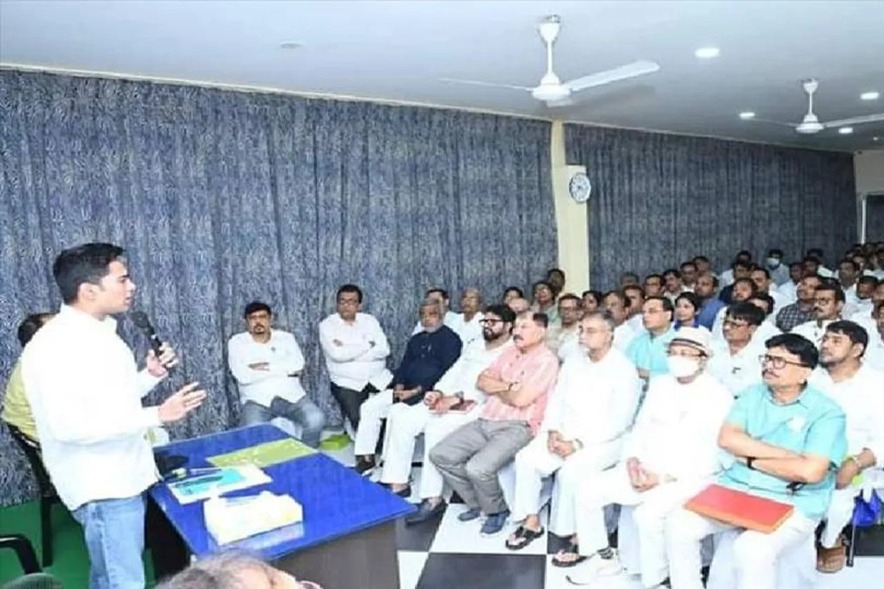 অভিষেকের কড়া বার্তা