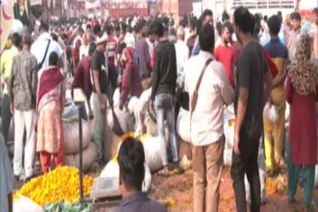 দীপাবলি উপলক্ষে বাড়ছে ফুলের চাহিদা