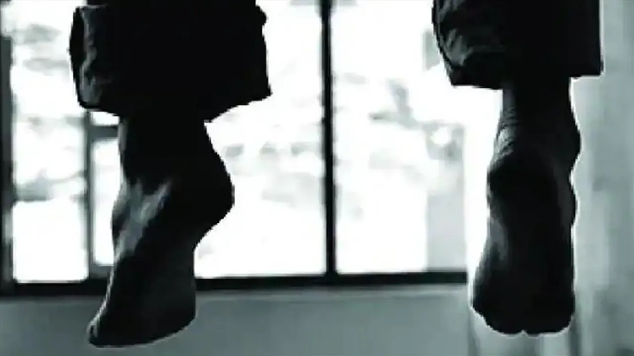 বিয়ের দুমাসের মধ্যেই আত্মঘাতী যুবক