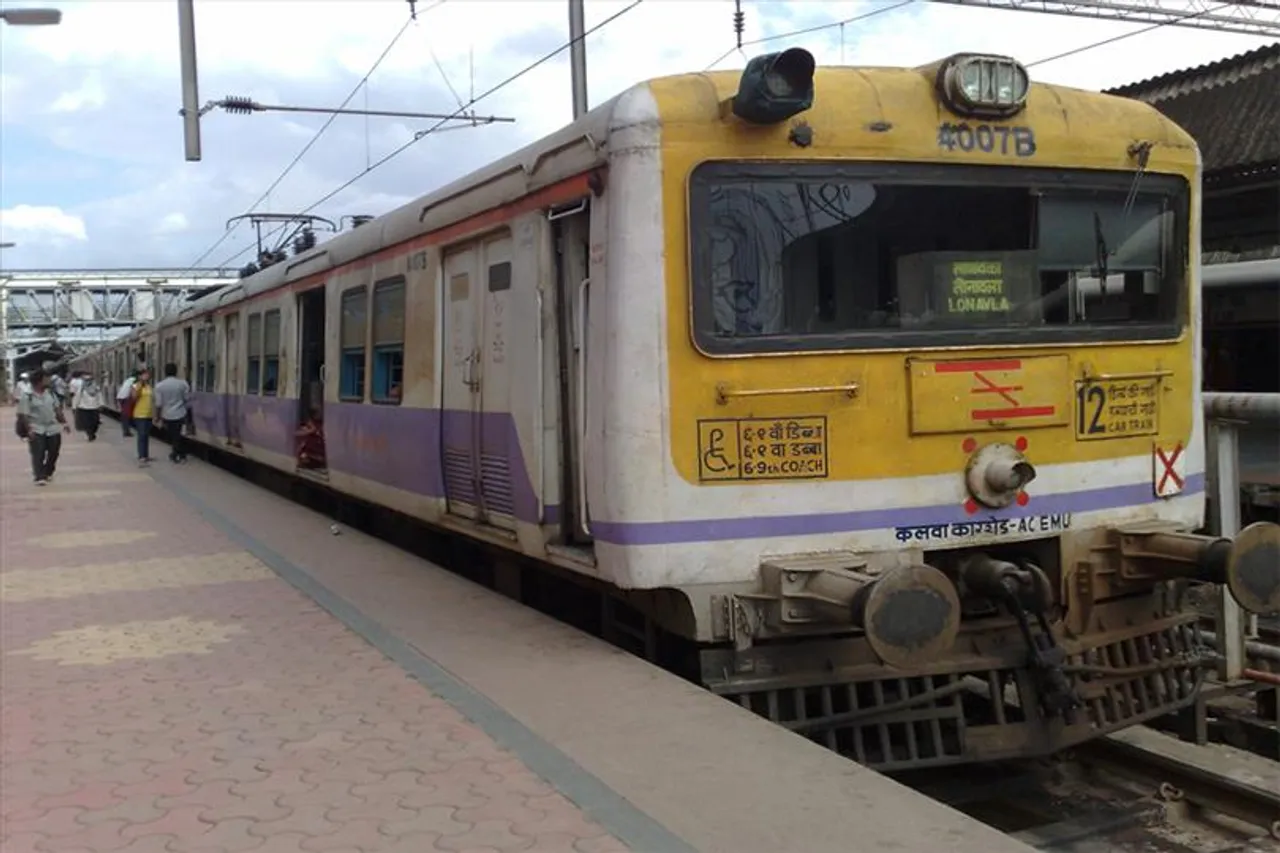 উৎসবের মরশুমে দাম বাড়লো ট্রেনের টিকিটের