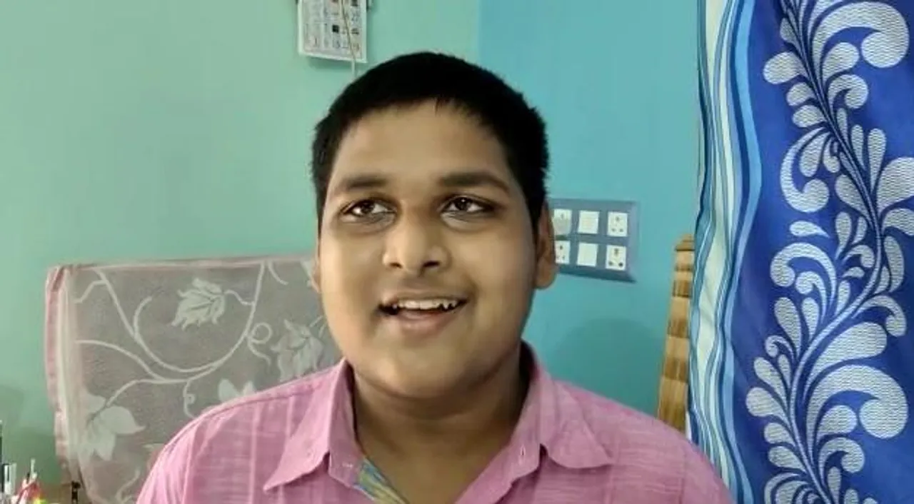 ‘‌ডাক্তার হয়ে মানুষের সেবা করবো’‌, মাধ্যমিকে সপ্তম হয়ে প্রতিক্রিয়া সায়ন্তনের