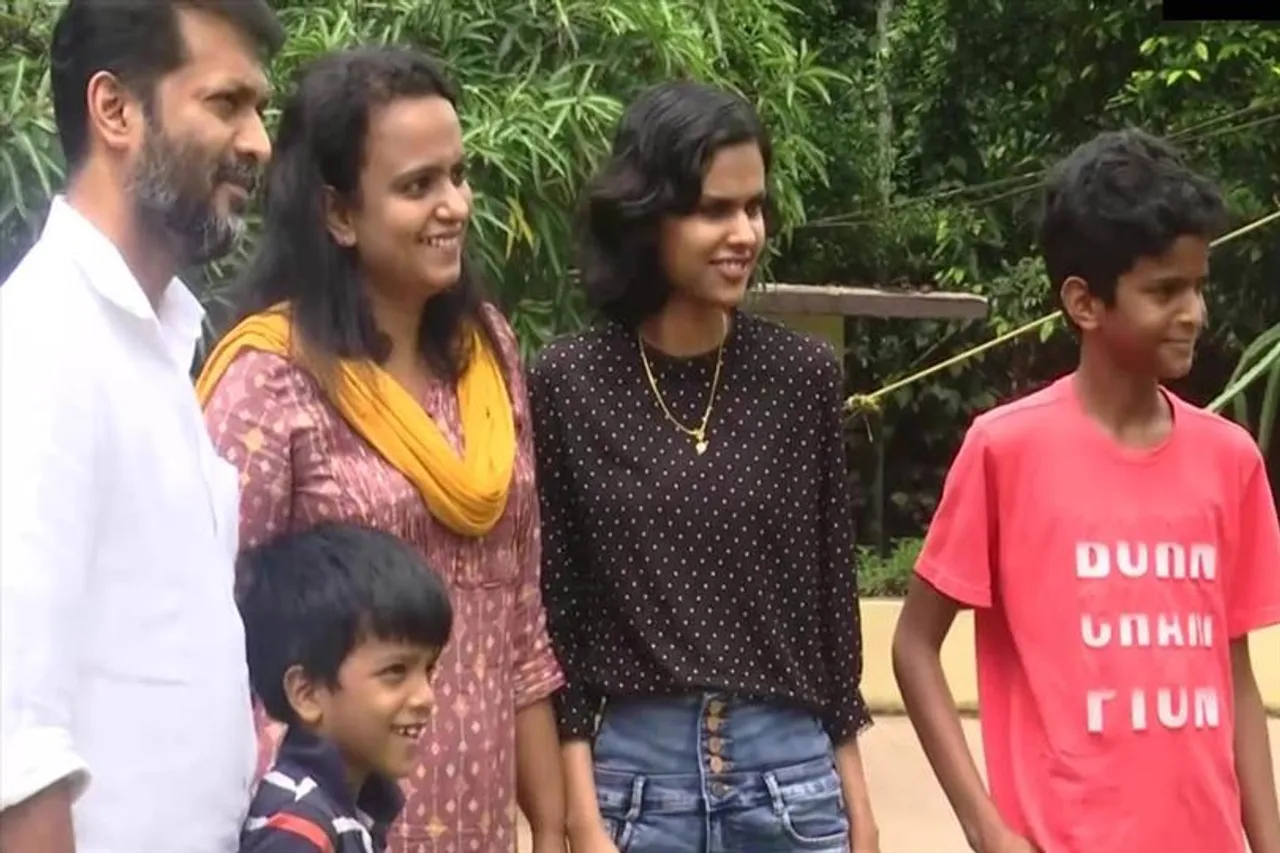 প্রতিবন্ধকতাকে সঙ্গে নিয়েই CBSE-তে সেরার সেরা হলেন হান্না সাইমন