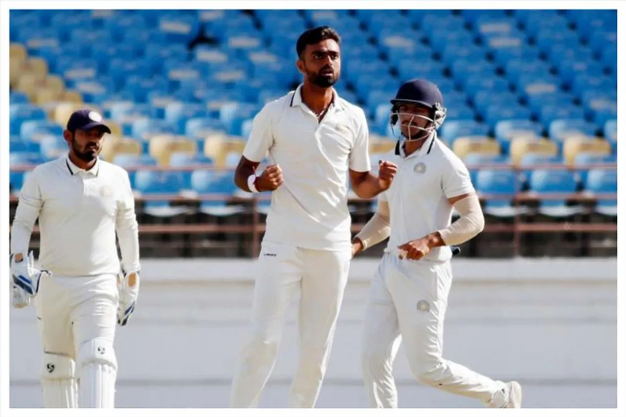 জাতীয় স্কোয়াড থেকে রিলিজ করে দেওয়া হল তারকা পেস বোলারকে