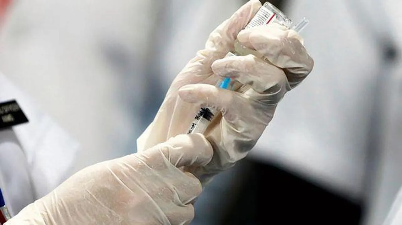 সহকর্মীর সঙ্গে গল্প করতে গিয়েই ঘটল বিপত্তি